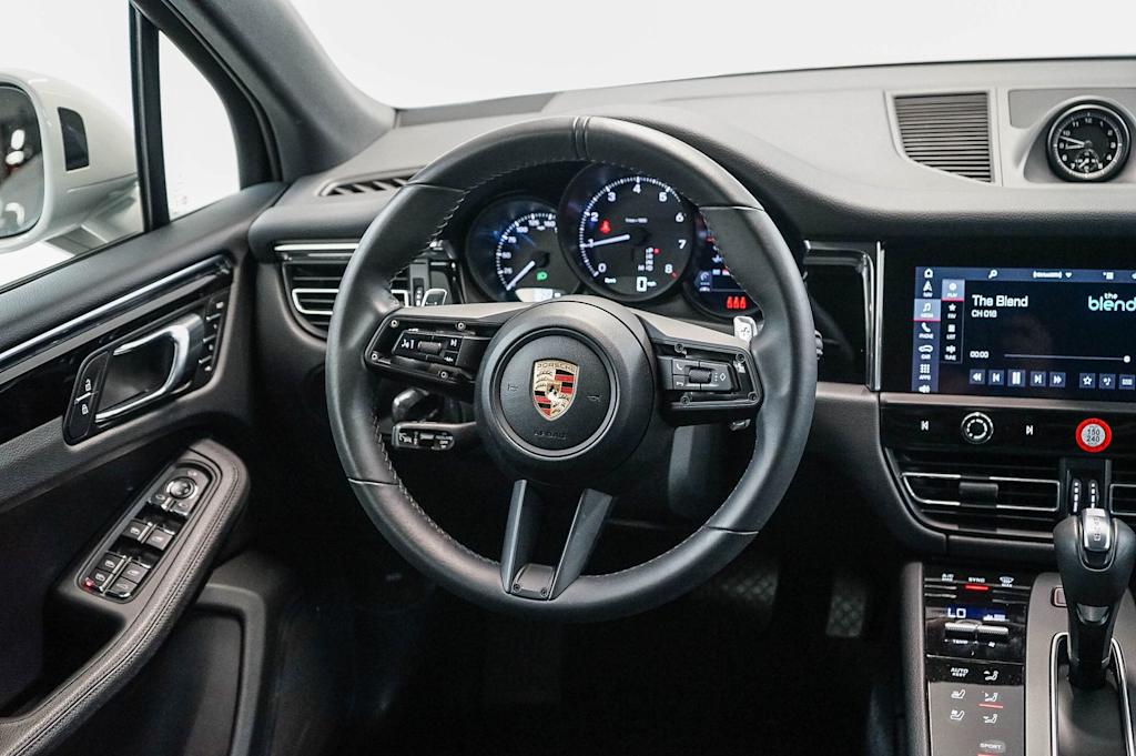 Thumbnail: 2026 Porsche Macan - 15