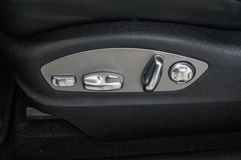 Thumbnail: 2026 Porsche Macan - 29
