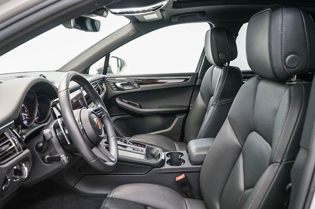 Thumbnail: 2026 Porsche Macan - 28