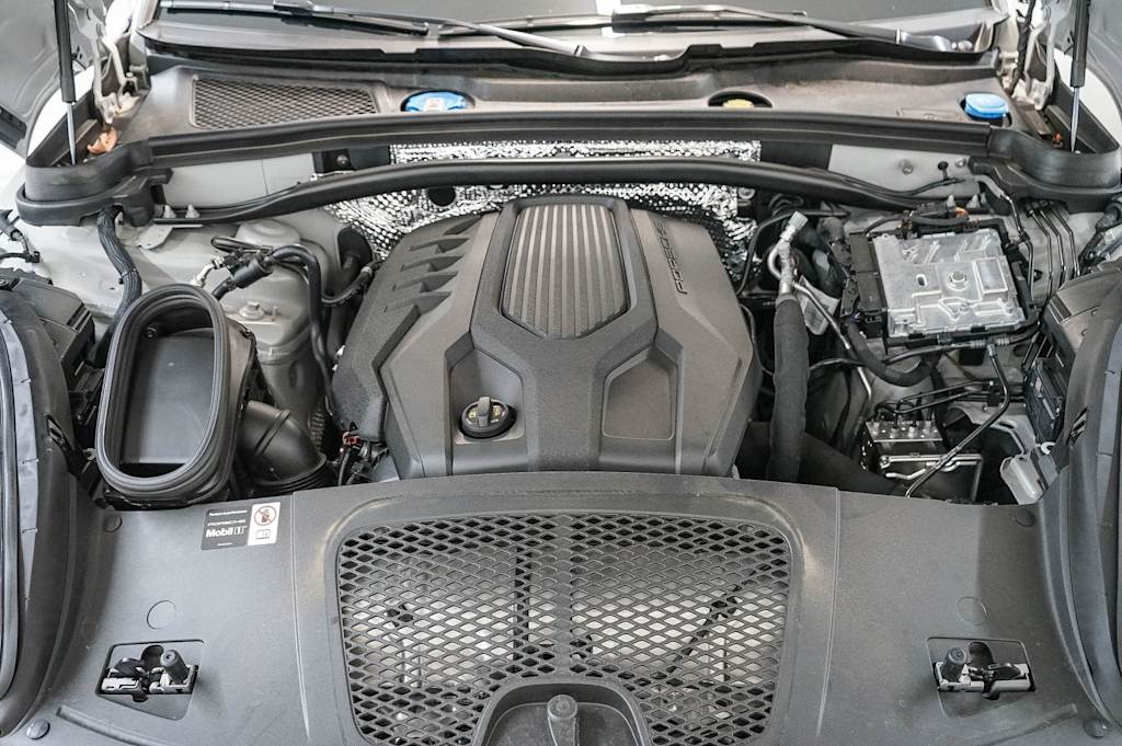 Thumbnail: 2026 Porsche Macan - 9