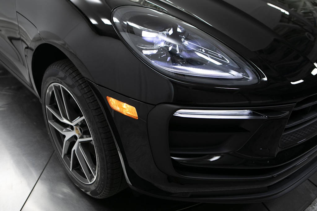 Thumbnail: 2026 Porsche Macan - 4