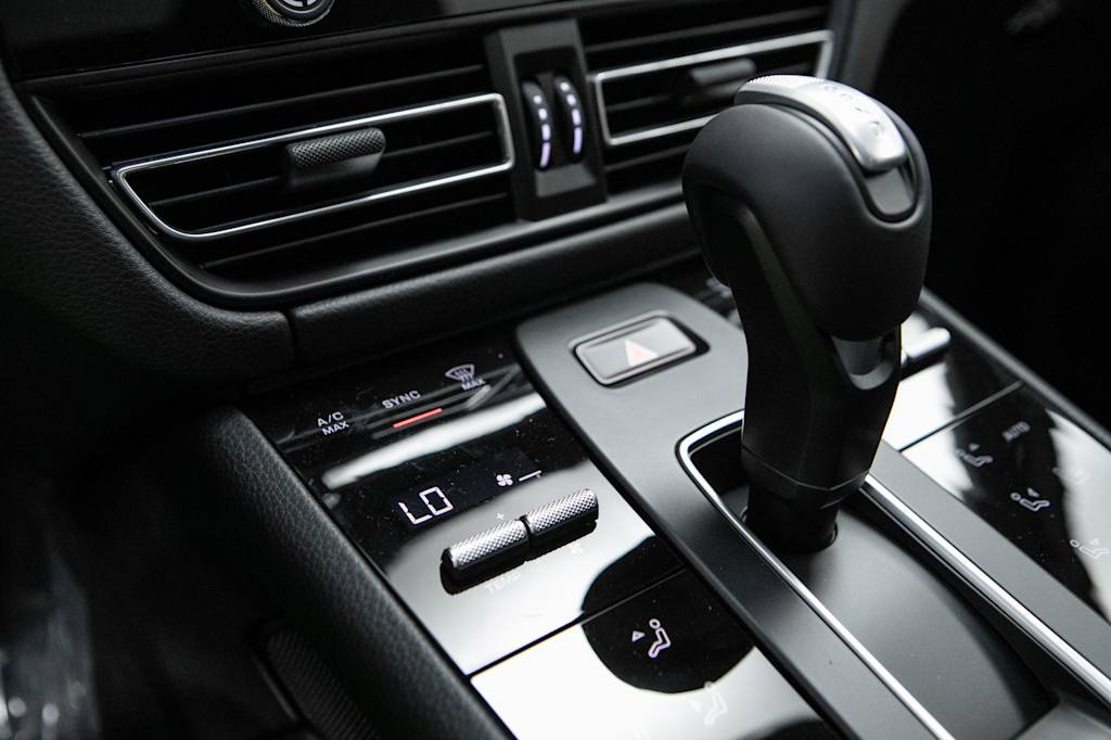 Thumbnail: 2026 Porsche Macan - 31