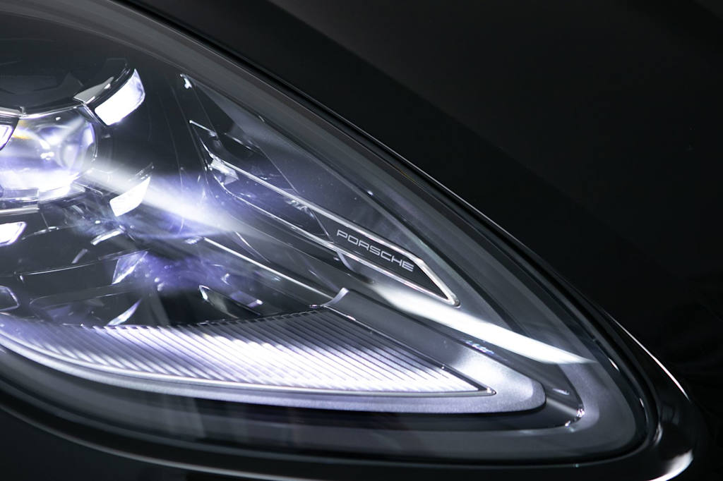 Thumbnail: 2026 Porsche Macan - 21