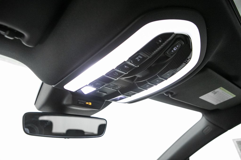 Thumbnail: 2026 Porsche Macan - 35