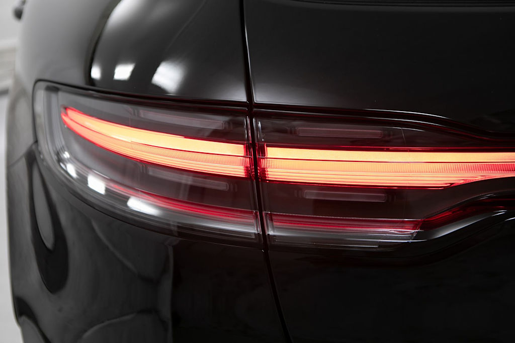 Thumbnail: 2026 Porsche Macan - 23