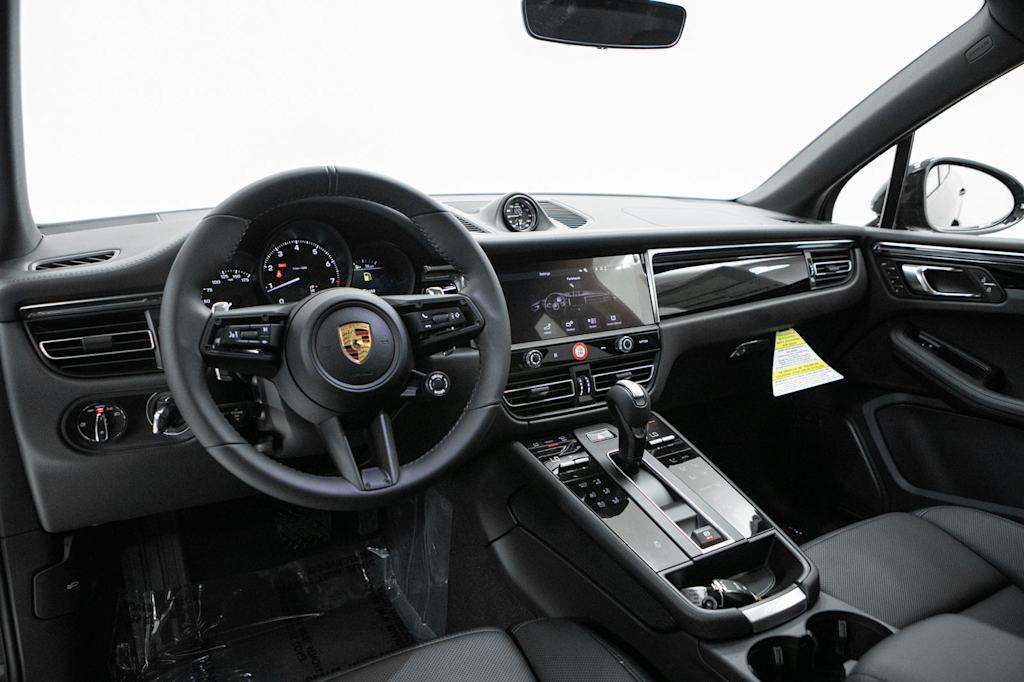 Thumbnail: 2026 Porsche Macan - 6