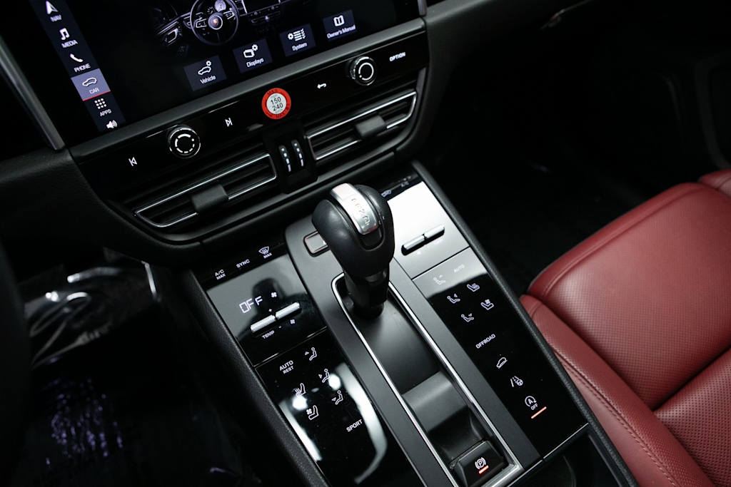 Thumbnail: 2024 Porsche Macan - 12