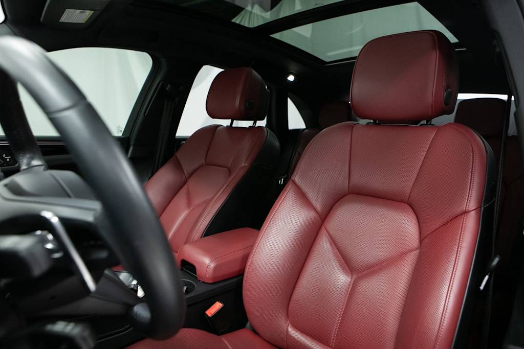 Thumbnail: 2024 Porsche Macan - 8