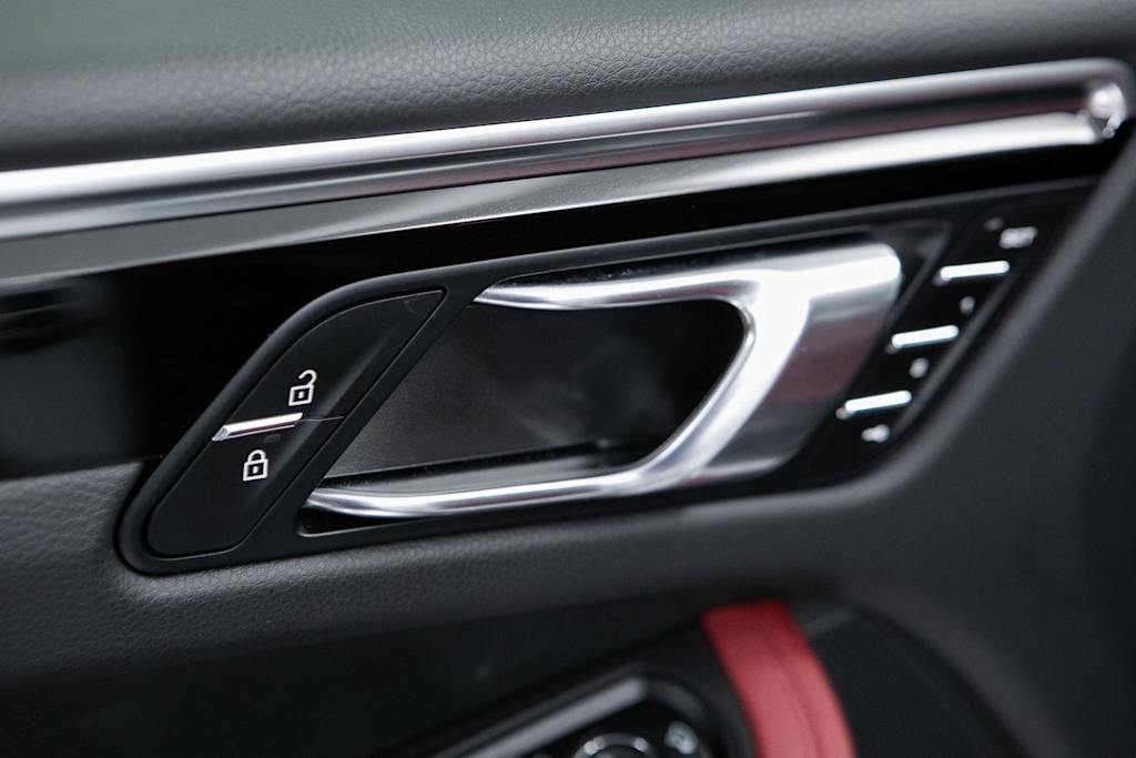 Thumbnail: 2024 Porsche Macan - 20