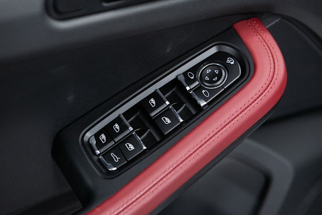 Thumbnail: 2024 Porsche Macan - 19