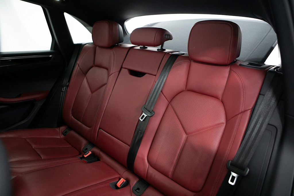 Thumbnail: 2024 Porsche Macan - 30