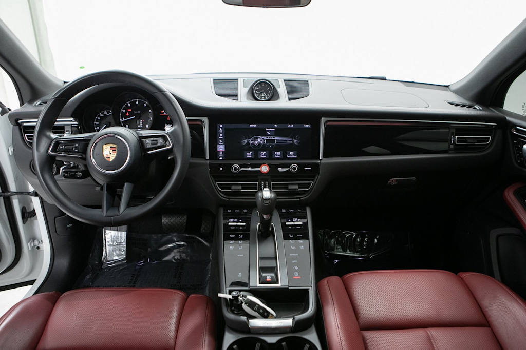 Thumbnail: 2024 Porsche Macan - 7