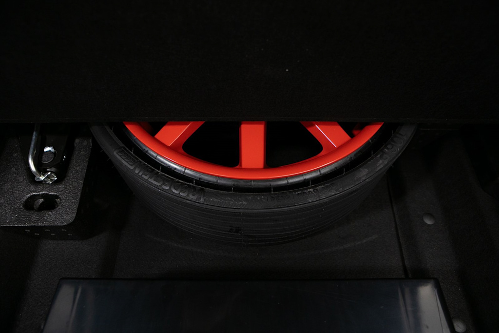 Thumbnail: 2024 Porsche Macan - 31