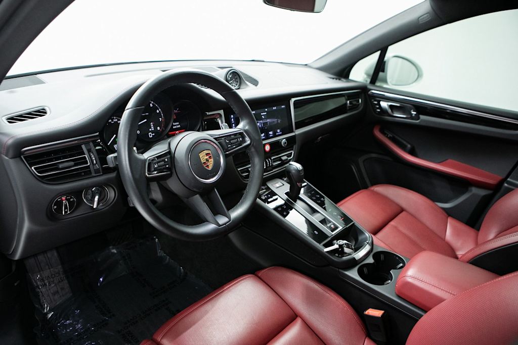 Thumbnail: 2024 Porsche Macan - 2