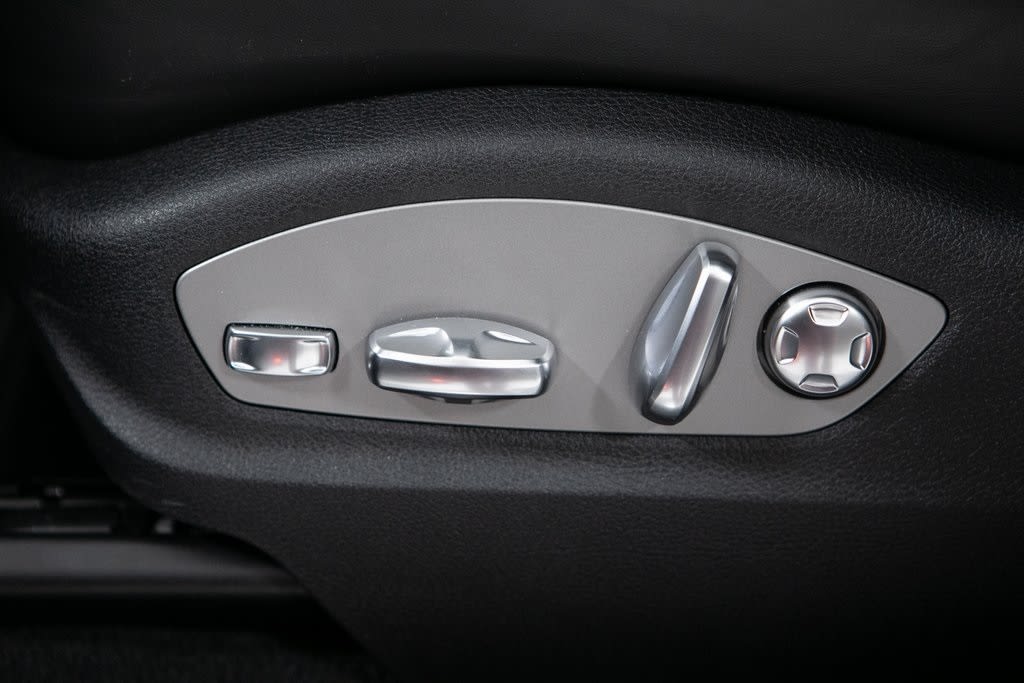 Thumbnail: 2025 Porsche Macan - 24