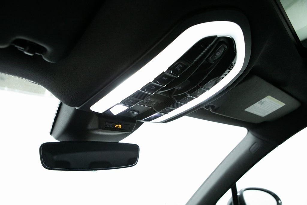 Thumbnail: 2025 Porsche Macan - 31