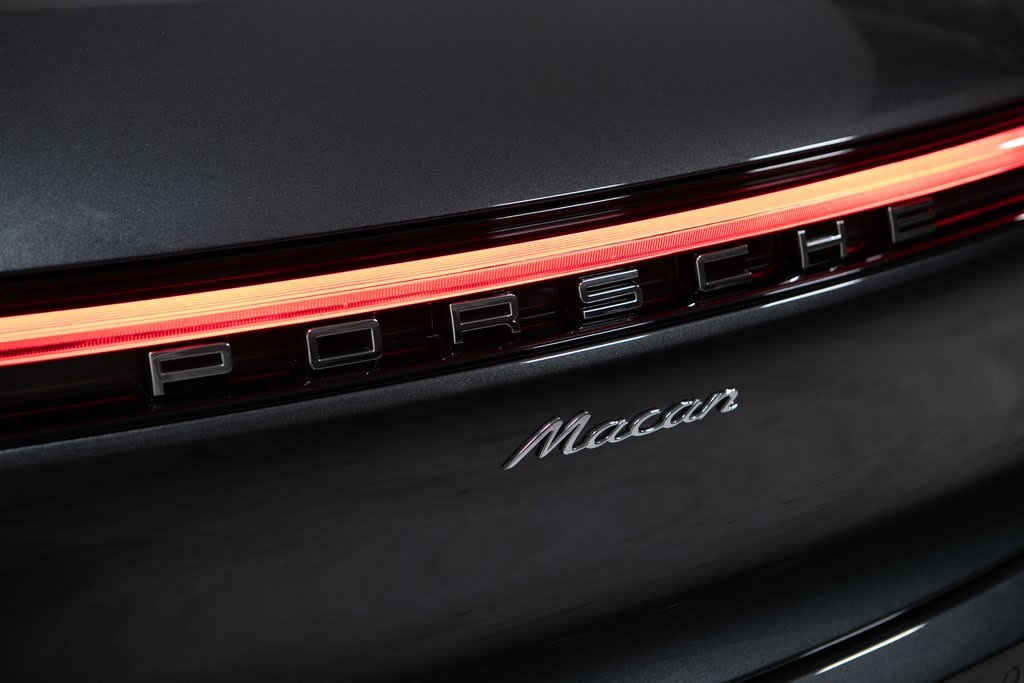 Thumbnail: 2025 Porsche Macan - 36