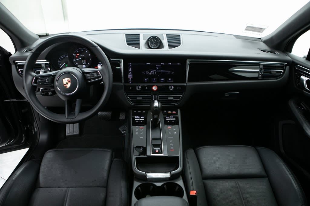 Thumbnail: 2025 Porsche Macan - 8