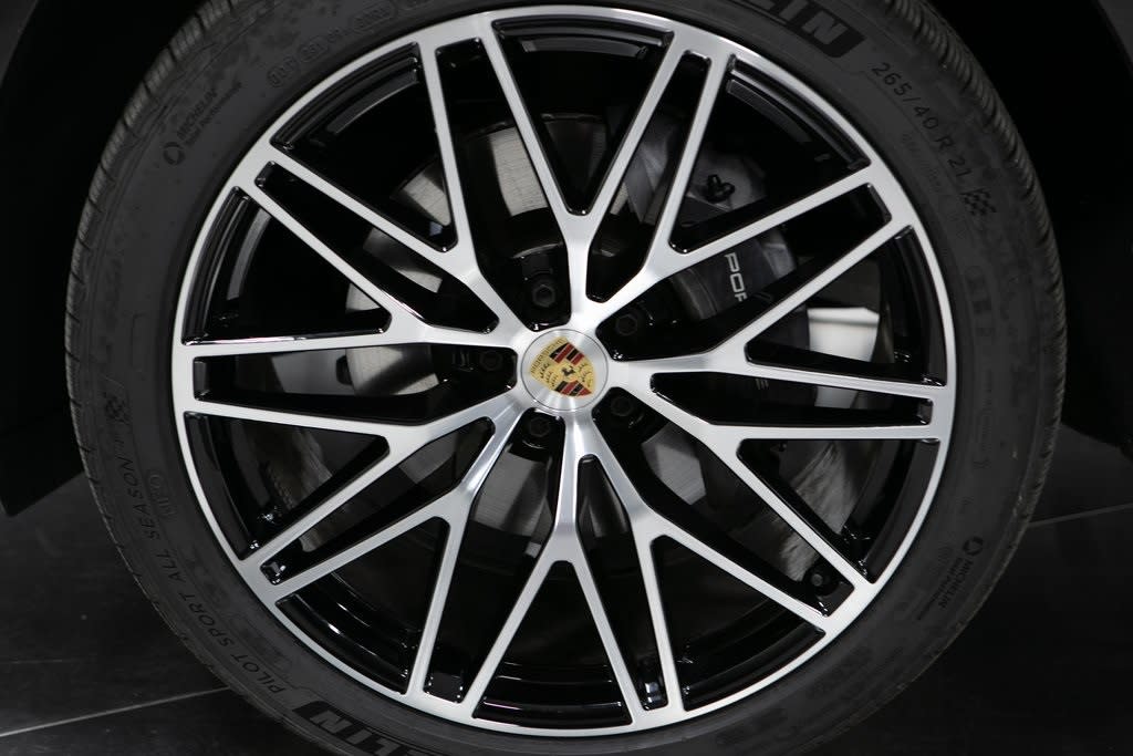 Thumbnail: 2025 Porsche Macan - 7