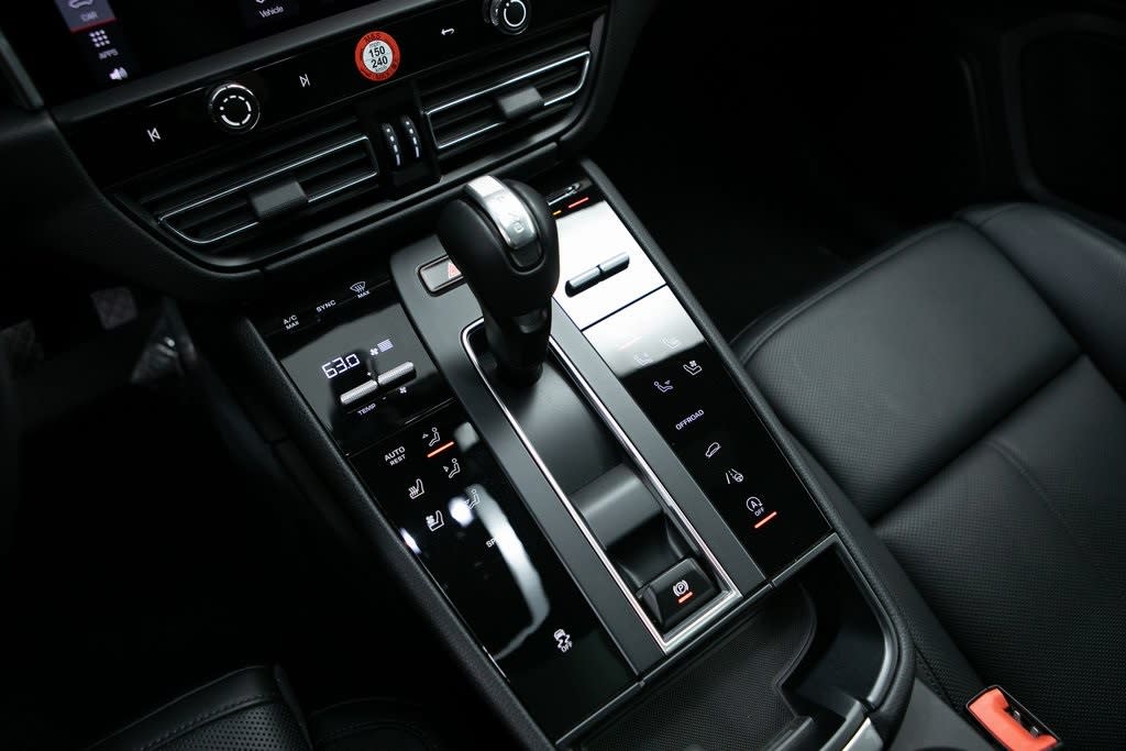 Thumbnail: 2025 Porsche Macan - 14