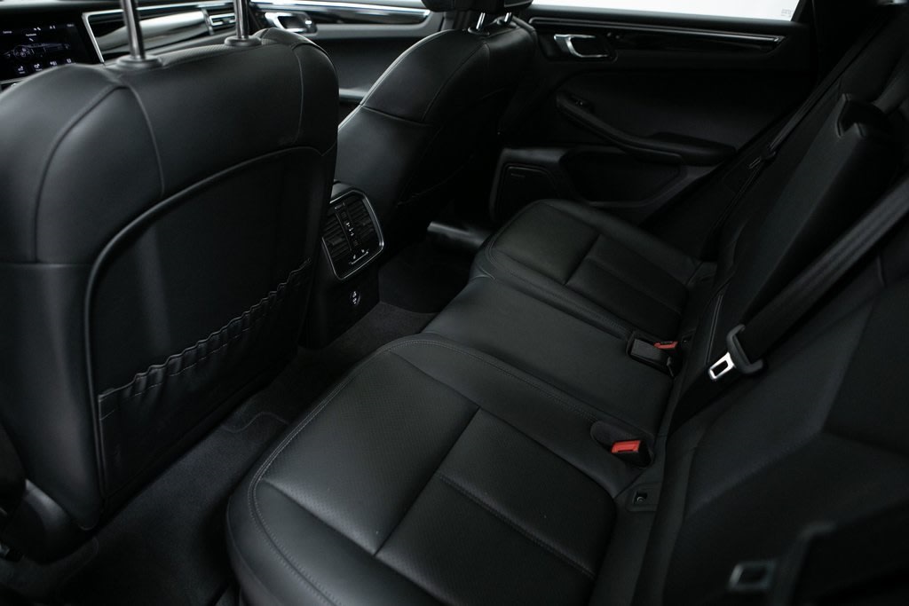 Thumbnail: 2025 Porsche Macan - 11