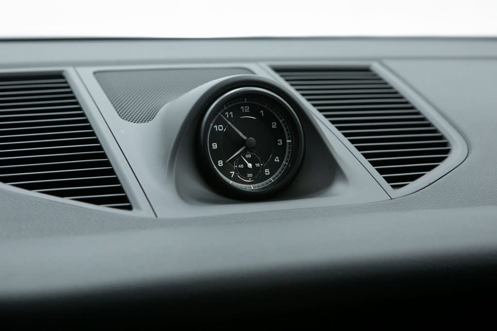 Thumbnail: 2025 Porsche Macan - 30