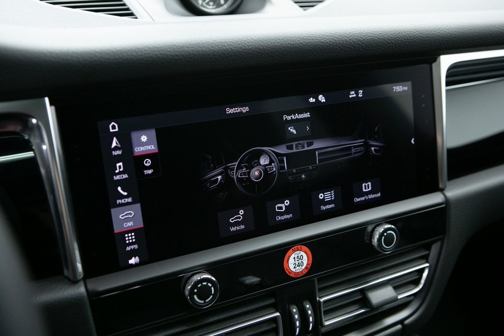 Thumbnail: 2025 Porsche Macan - 13