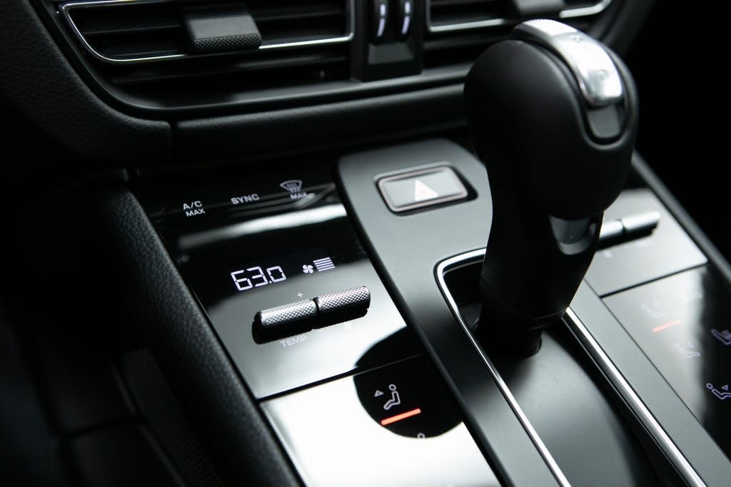 Thumbnail: 2025 Porsche Macan - 27