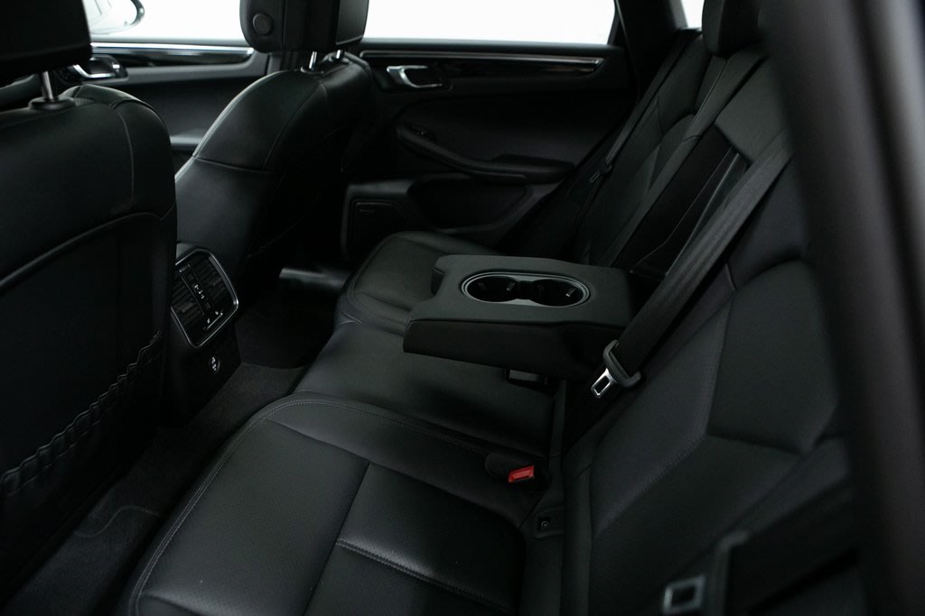 Thumbnail: 2025 Porsche Macan - 33