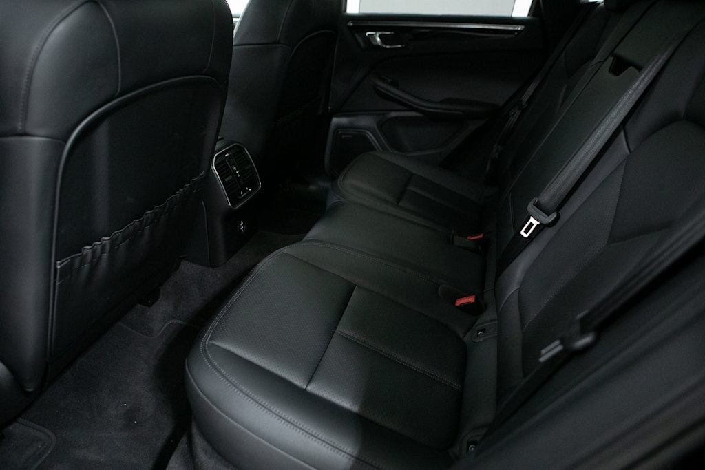 Thumbnail: 2025 Porsche Macan - 10