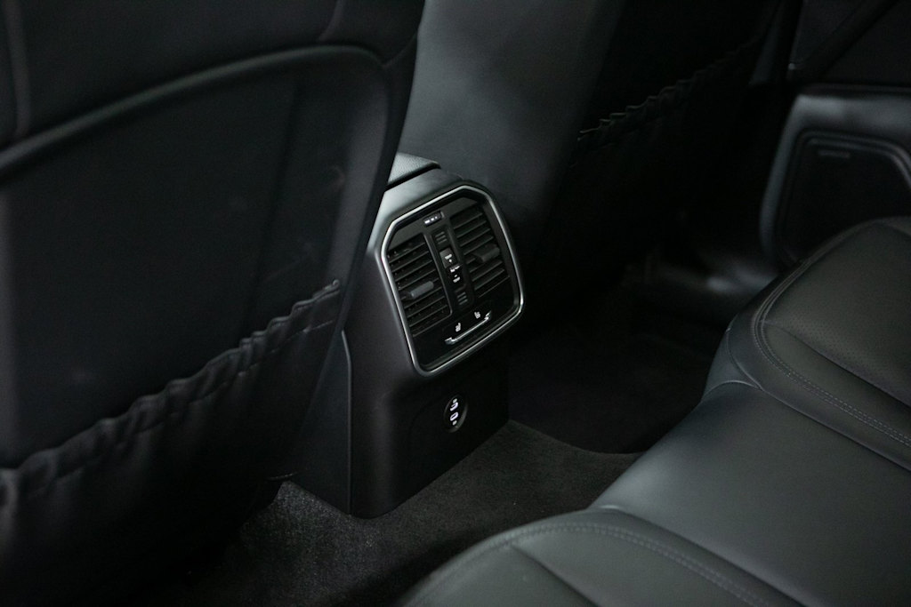 Thumbnail: 2025 Porsche Macan - 29