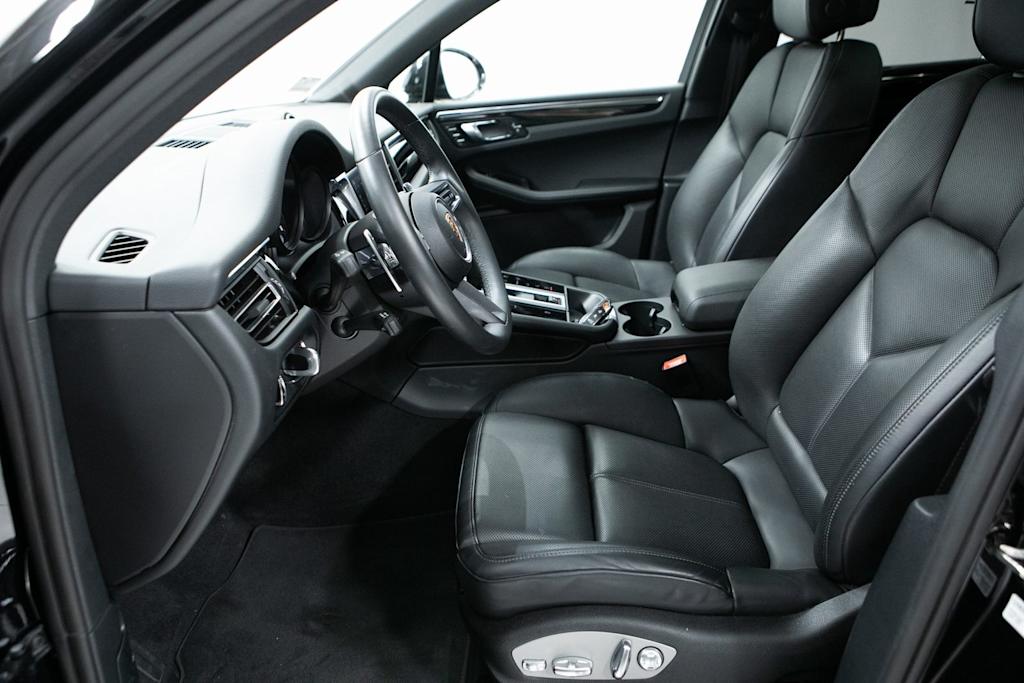 Thumbnail: 2025 Porsche Macan - 9