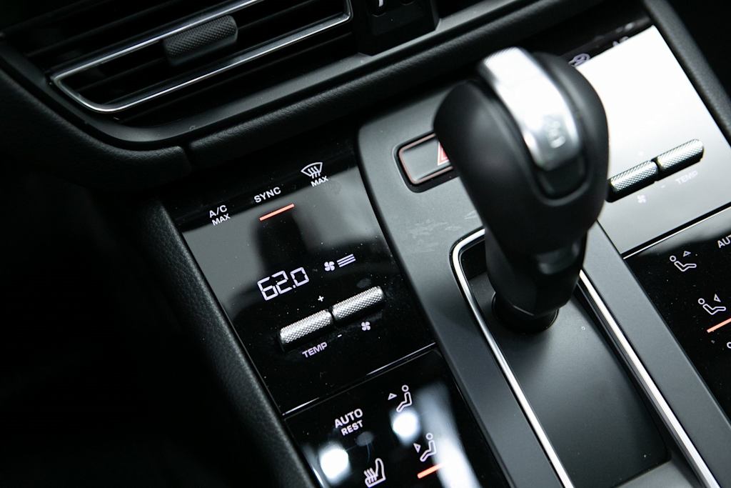 Thumbnail: 2025 Porsche Macan - 23