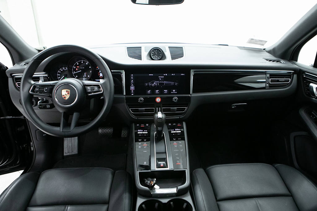 Thumbnail: 2025 Porsche Macan - 7