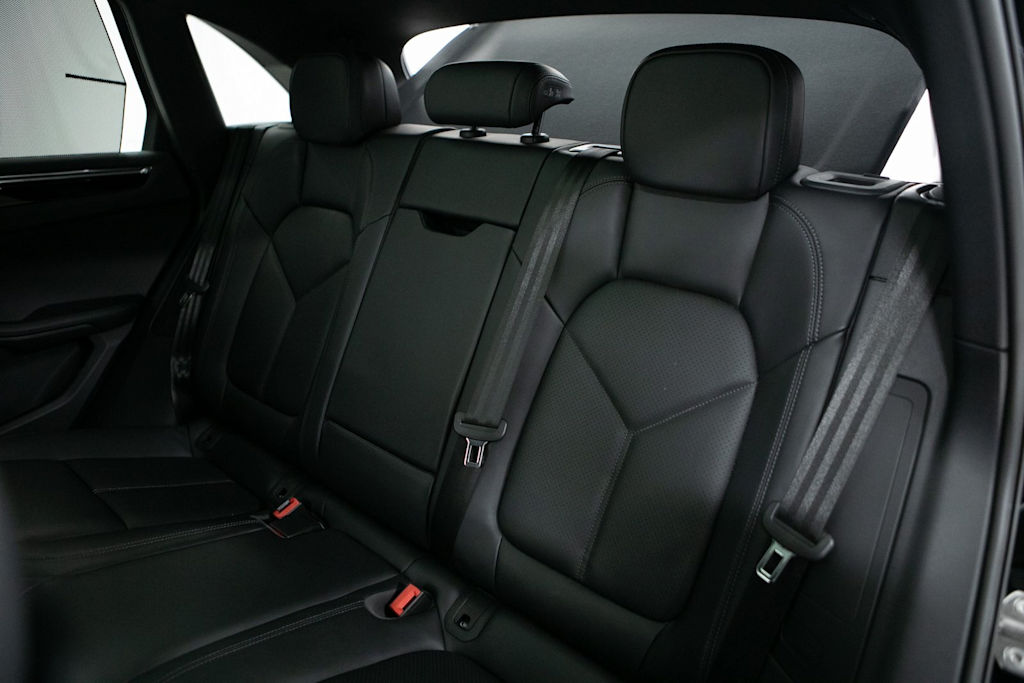 Thumbnail: 2025 Porsche Macan - 31