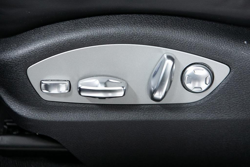 Thumbnail: 2025 Porsche Macan - 19