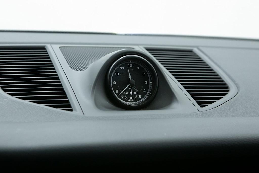 Thumbnail: 2025 Porsche Macan - 26