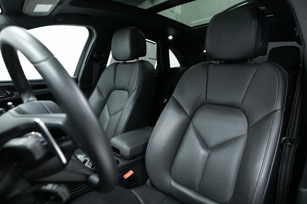 Thumbnail: 2025 Porsche Macan - 8