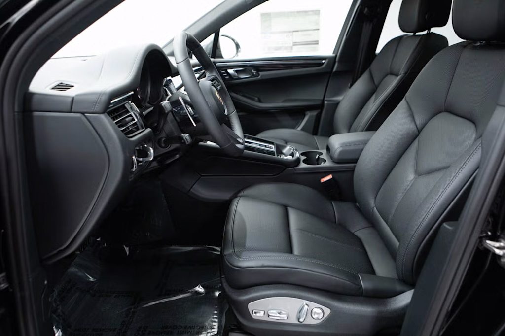 Thumbnail: 2026 Porsche Macan - 9