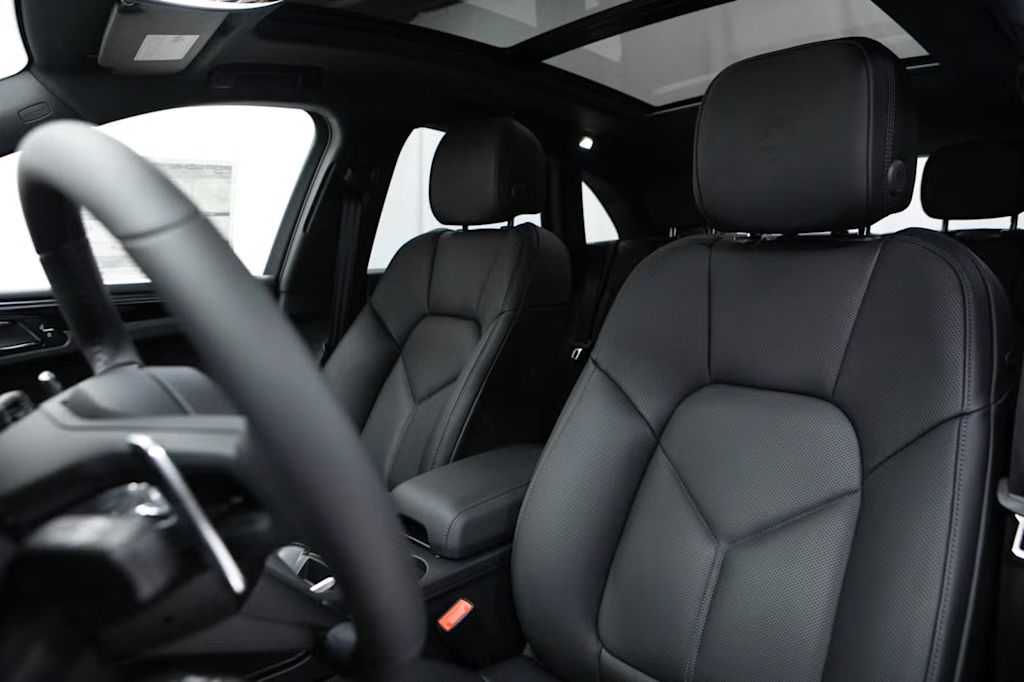 Thumbnail: 2026 Porsche Macan - 8