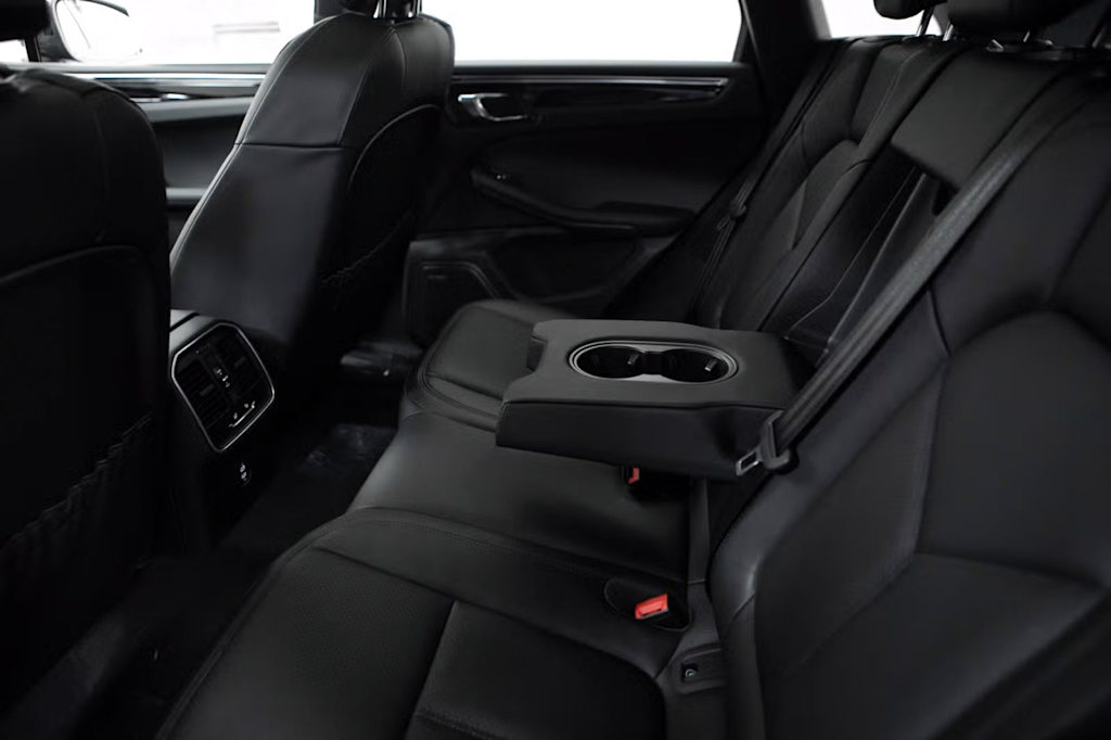 Thumbnail: 2026 Porsche Macan - 35