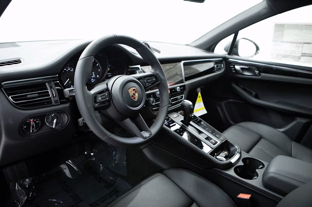 Thumbnail: 2026 Porsche Macan - 2