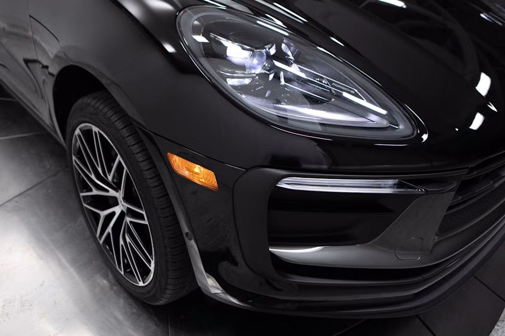 Thumbnail: 2026 Porsche Macan - 5