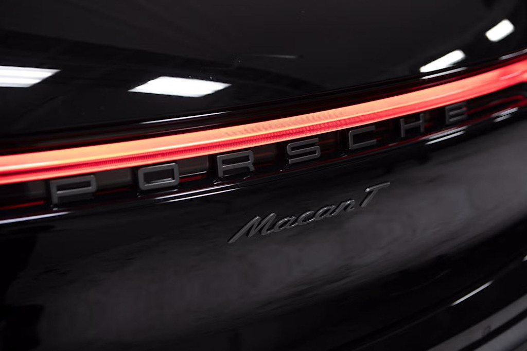 Thumbnail: 2026 Porsche Macan - 22