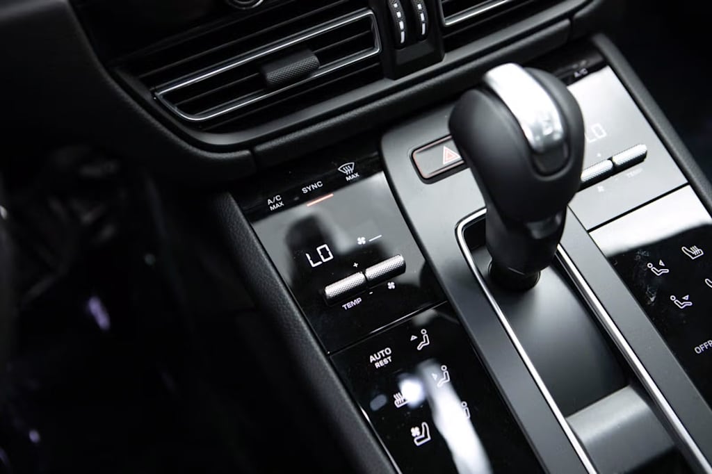 Thumbnail: 2026 Porsche Macan - 31