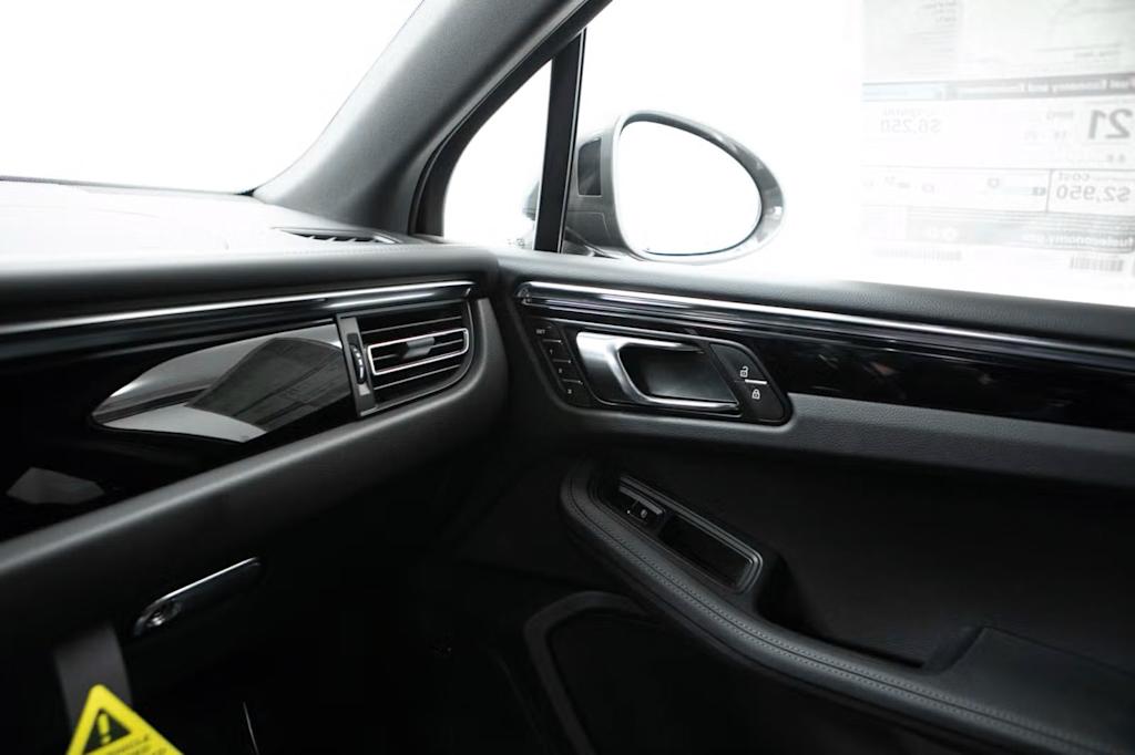 Thumbnail: 2026 Porsche Macan - 34