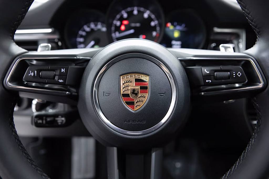 Thumbnail: 2026 Porsche Macan - 20