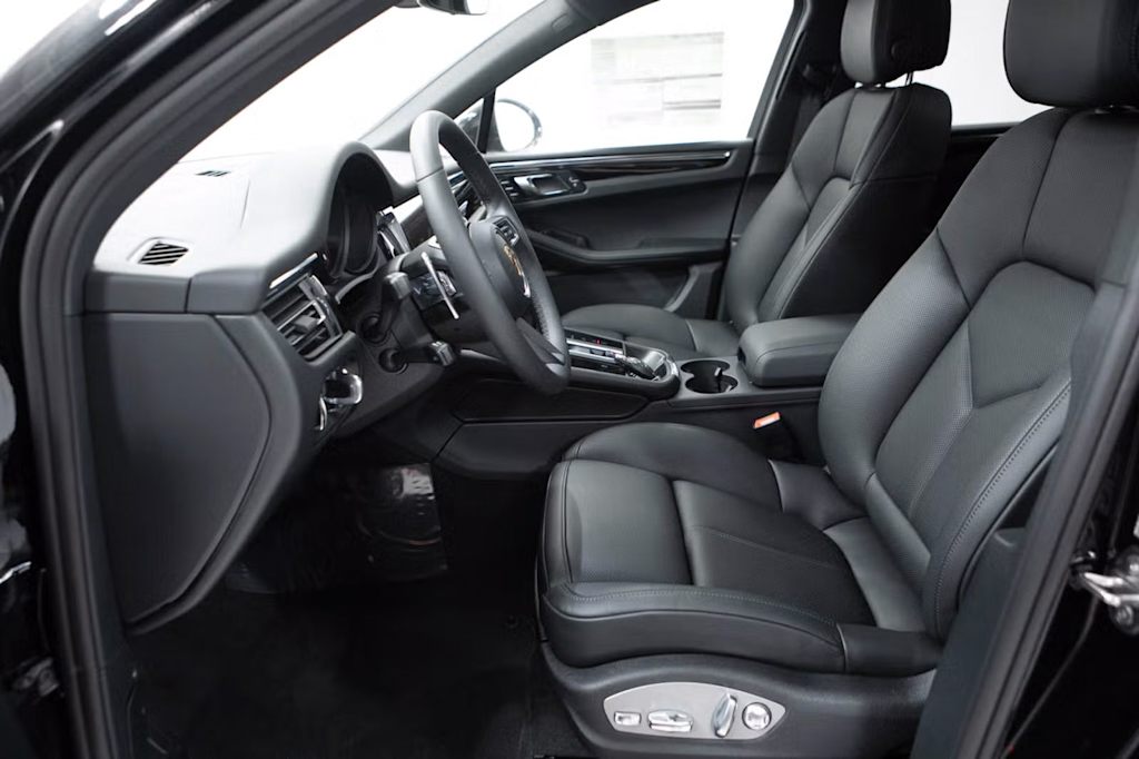 Thumbnail: 2026 Porsche Macan - 10