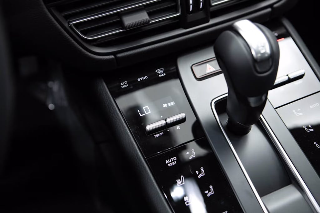 Thumbnail: 2026 Porsche Macan - 29