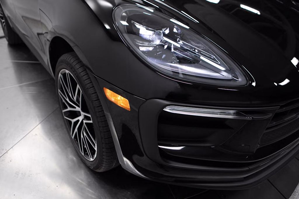 Thumbnail: 2026 Porsche Macan - 6